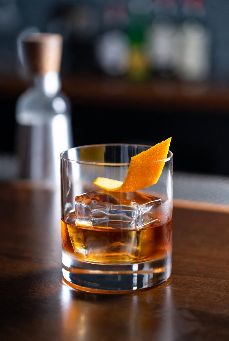 Best Rocks Glasses for Old Fashioneds (Top Picks + Size Guide)