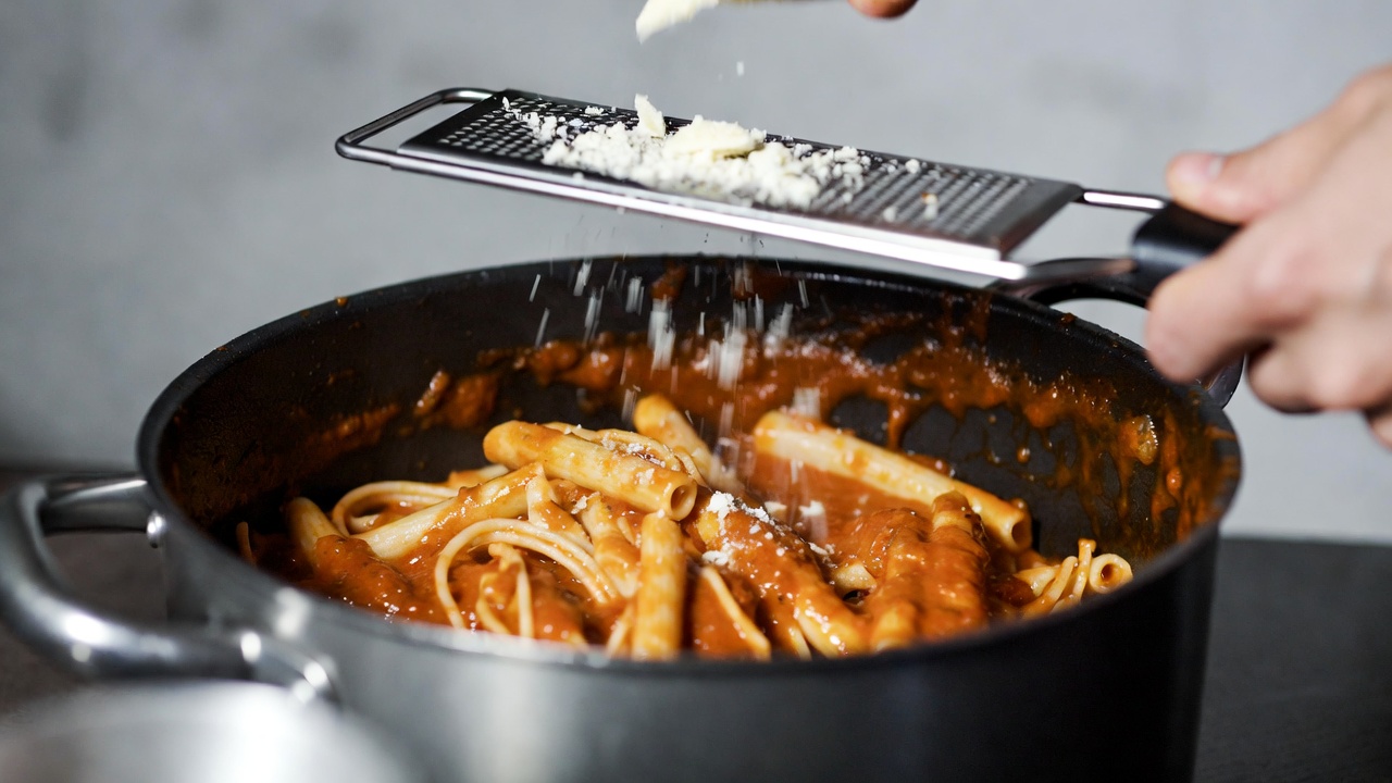 One-Pot Creamy Tomato Pasta (Fast, Cozy, Minimal Dishes)