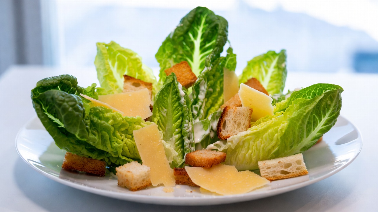 Simple Caesar Salad (No Fuss, Big Flavor)